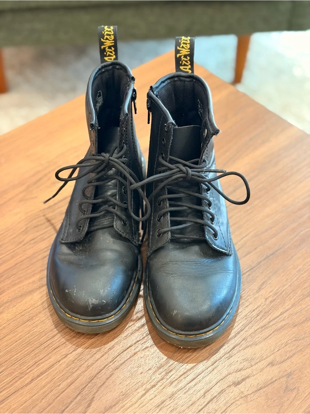 Girls US Size 3 Black Leather Dr. Martens Classic Lace Front w/ Side Zipper